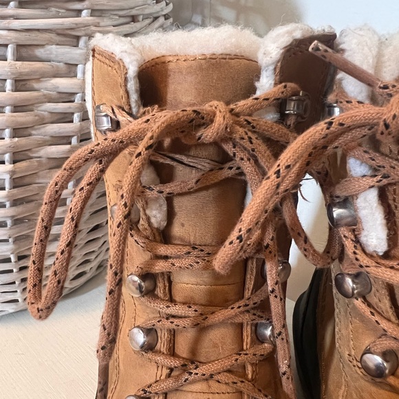 SOREL duck boots size 6.5 - Picture 4 of 6